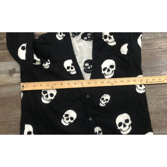 Torrid Size 0 Black & White Skull Graphic Button Up Cardigan Sweater - Picture 4 of 5